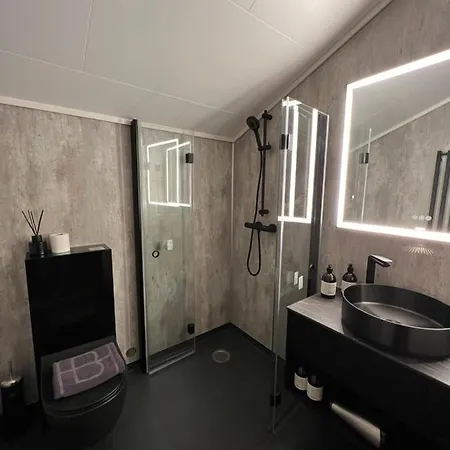 بيس كامب فندق