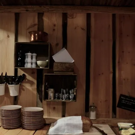 فندق بيس كامب